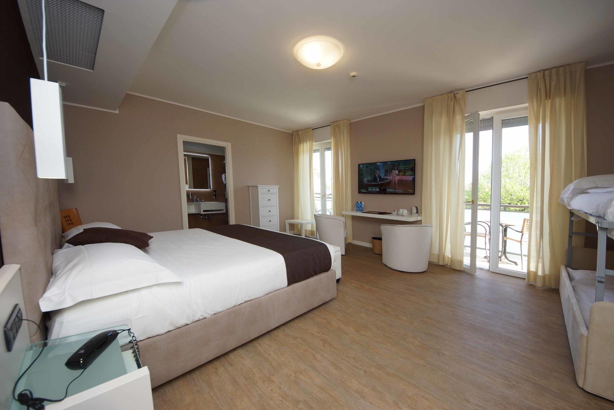Hotel Clarin 14 By Dori Пескьера-дель-Гарда Экстерьер фото