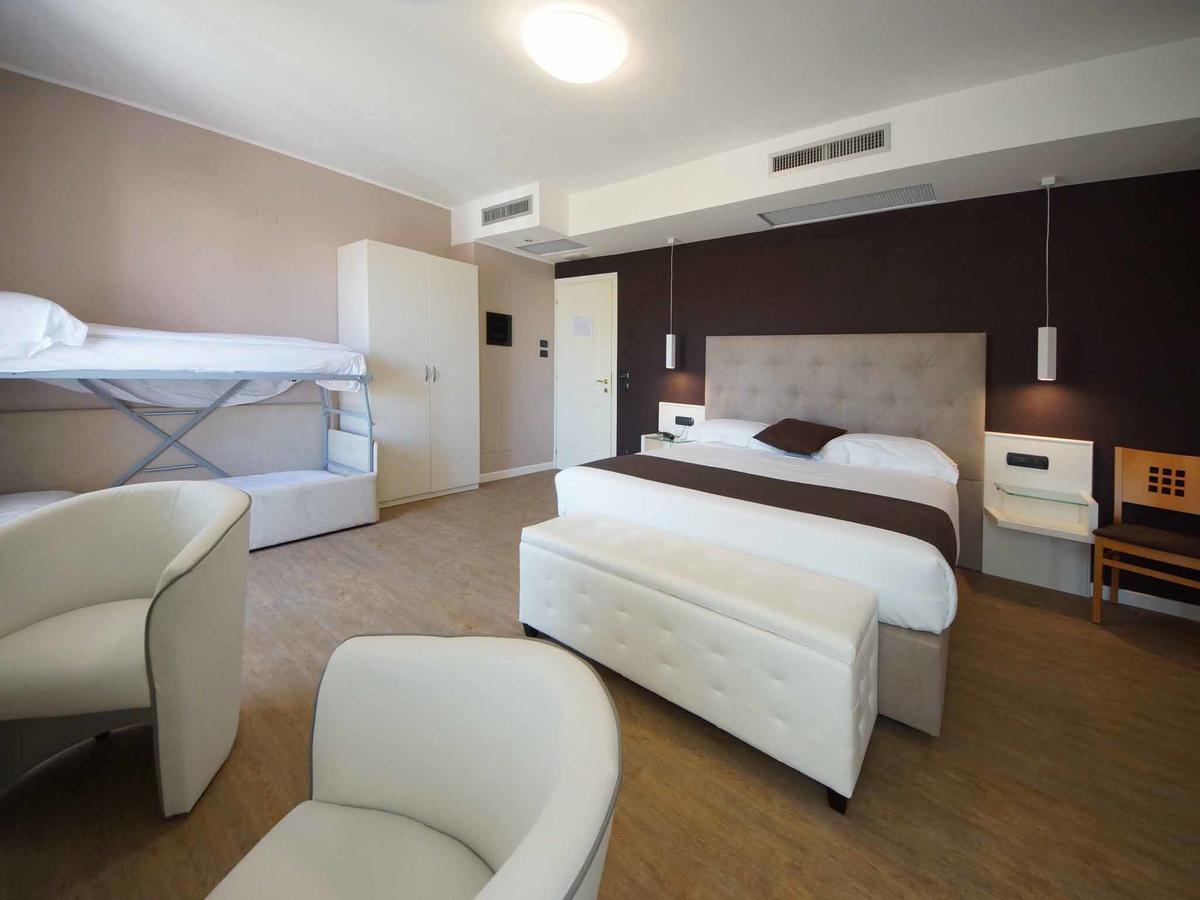 Hotel Clarin 14 By Dori Пескьера-дель-Гарда Экстерьер фото